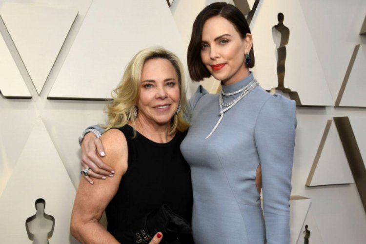 Charlize Theron: Annem babamı vurdu ve bir tehdide son verdi,