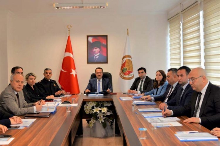 Vali Şent&uuml;rk: "Kadına y&ouml;nelik şiddette &ouml;nce kaynağına inilmesi gerektiğini d&uuml;ş&uuml;n&uuml;yoruz"