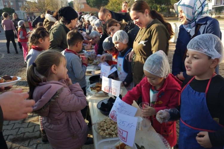 Pazar kuruldu, &ouml;ğrenciler pazarcı oldu
