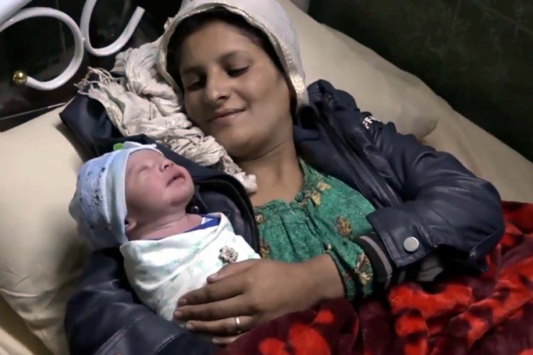 Suriyeli kadın oğluna 'Barış' adını verdi