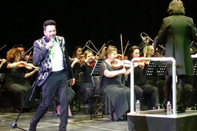 Emre Altuğ sanat hayatının 20. yılını kutladı