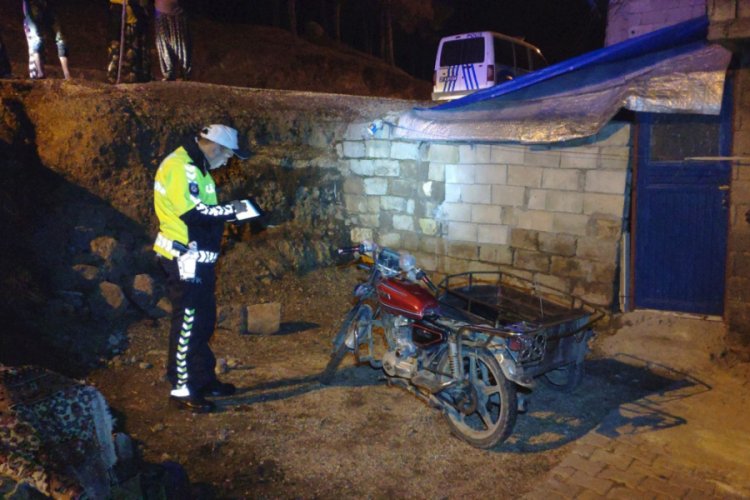 4 metreden evin bah&ccedil;esine u&ccedil;an motosikletli yaralandı