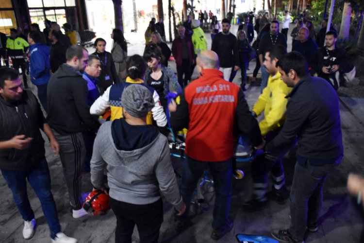 Yılbaşı s&uuml;slemesi yapan vin&ccedil; devrildi: 1 &ouml;l&uuml;, 3 yaralı