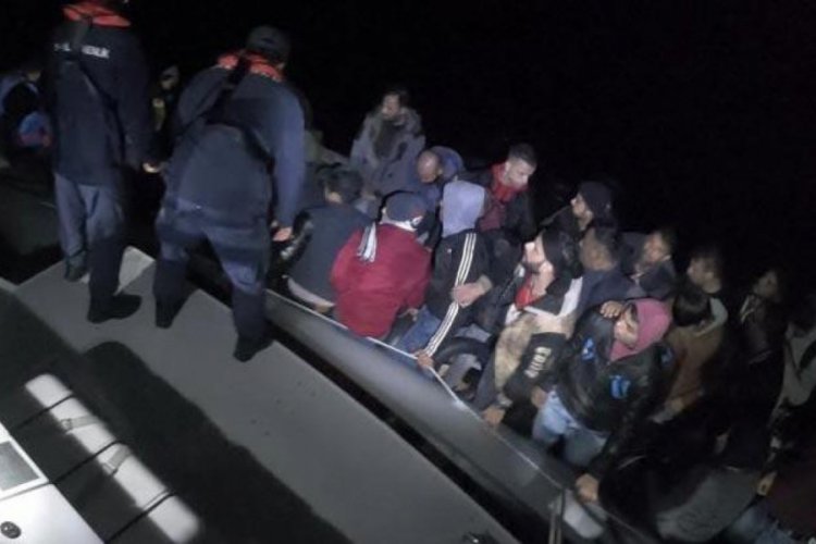 Balıkesir'de 44 d&uuml;zensiz g&ouml;&ccedil;men yakalandı