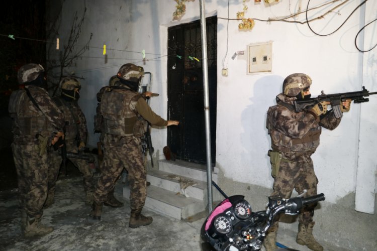 Torbacılara şafak vakti baskın: 30 g&ouml;zaltı kararı