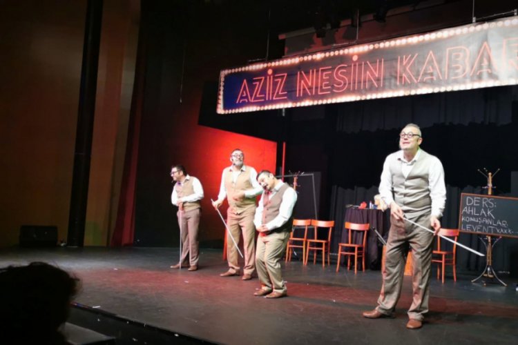 'Aziz Nesin Kabare' b&uuml;y&uuml;k ilgi g&ouml;rd&uuml;