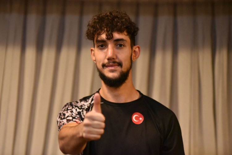 Rekortmen y&uuml;ksek atlayıcı T&uuml;rkiye'ye ilki yaşatmak istiyor