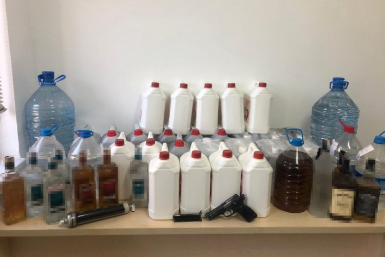 Yılbaşı &ouml;ncesi yapılan ka&ccedil;ak i&ccedil;ki operasyonunda 4 g&ouml;zaltı