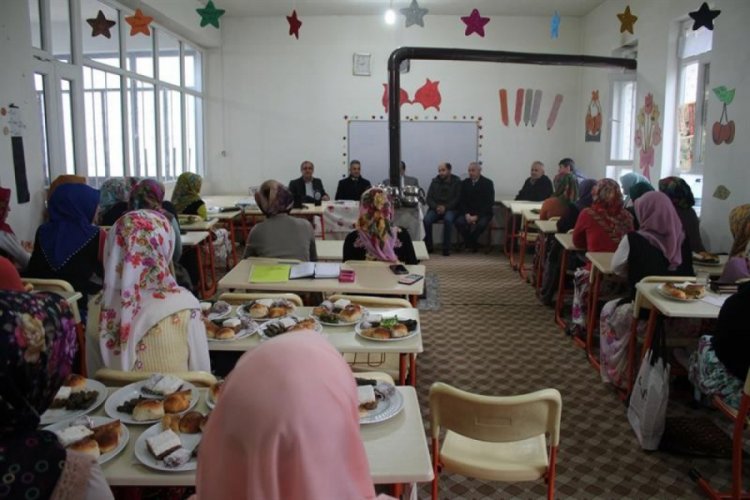 &Ccedil;ift&ccedil;i kadınlara yetiştiricilik kursu verildi