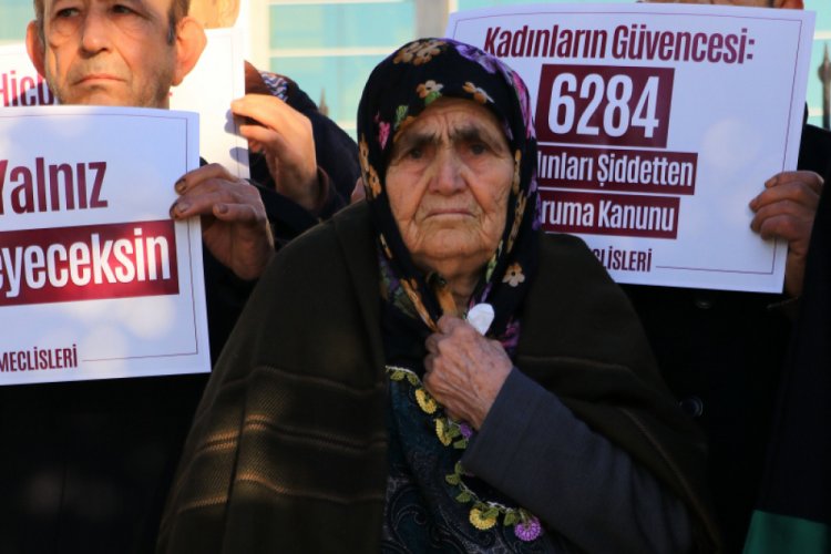 Cinsel saldırıya uğramıştı, duruşma &ouml;ncesi g&ouml;zyaşlarını tutamadı