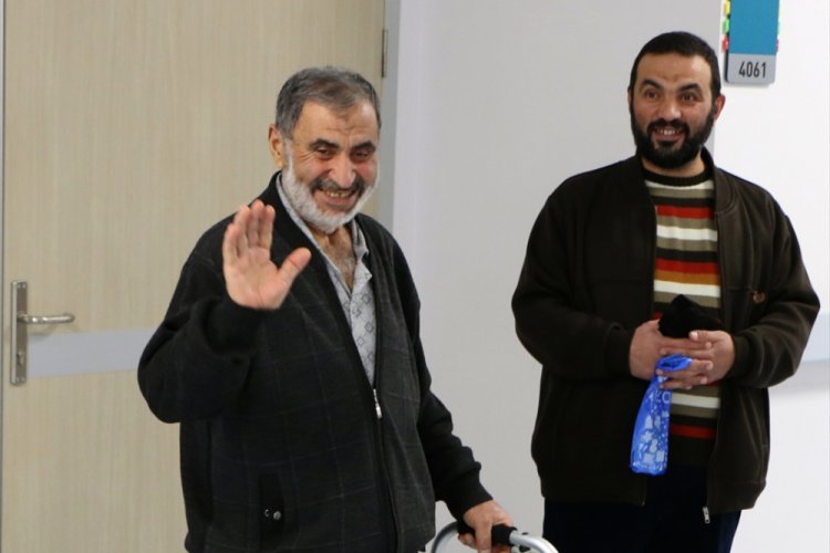 "Karın şişliği" şikayetiyle hastaneye gitti, v&uuml;cudundan 16 kilogram kitle &ccedil;ıktı