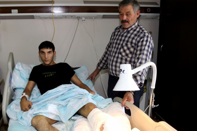 Trakt&ouml;r&uuml;n altında kalan ayağı doku nakliyle kesilmekten kurtarıldı