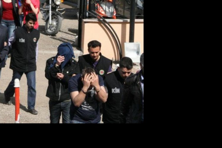 Tır i&ccedil;erisinde 13 kilogram skunk maddesi ele ge&ccedil;irildi