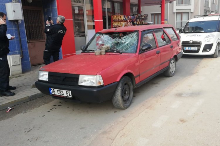 Bursa'da babasının arabasını par&ccedil;aladı