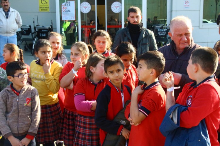 41 &ouml;ğrenci gıda zehirlenmesi ş&uuml;phesiyle hastaneye kaldırıldı
