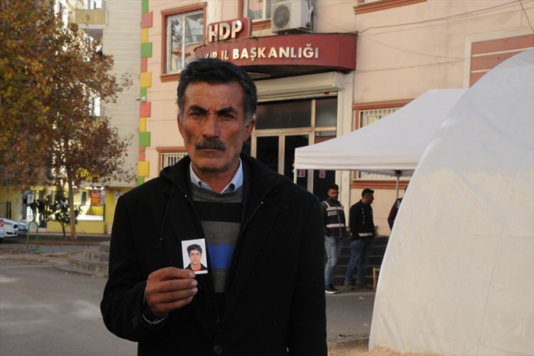 "Diyarbakır anneleri"nin oturma eylemine katılım s&uuml;r&uuml;yor