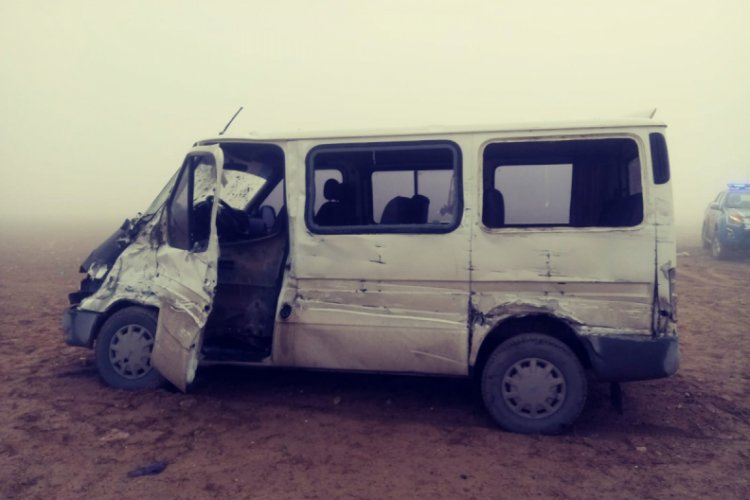 &Ouml;ğretmenleri taşıyan minib&uuml;s kaza yaptı