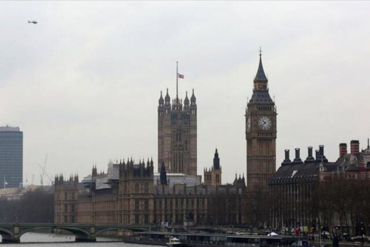 S&P, İngiltere'nin g&ouml;r&uuml;n&uuml;m&uuml;n&uuml; durağana &ccedil;evirdi