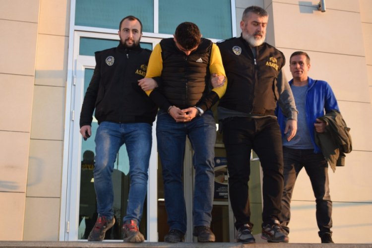 Eski bakanı dolandıranlar yakalandı