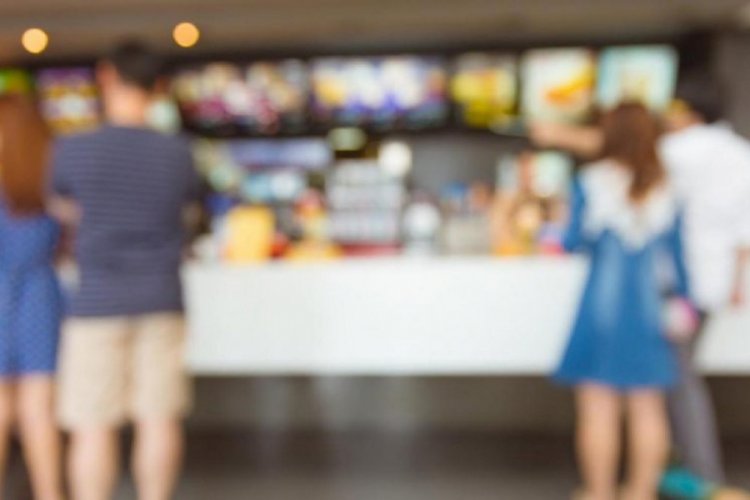 Fast food zincirinde temizlik yapan iki kişi elektrik akımına kapıldı!