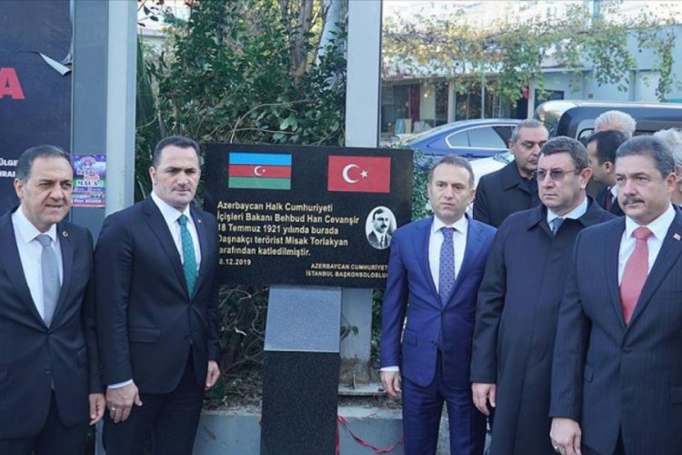 Eski Azerbaycan İ&ccedil;işleri Bakanı Cevanşir'in İstanbul'da katledildiği yere anıt dikildi