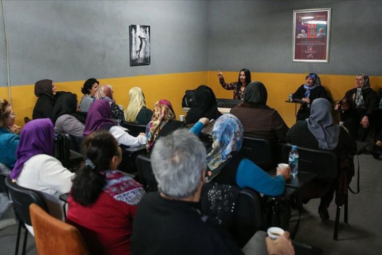 Hastalar 'Parkinson Okulu'nda birlikte m&uuml;cadele ediyor