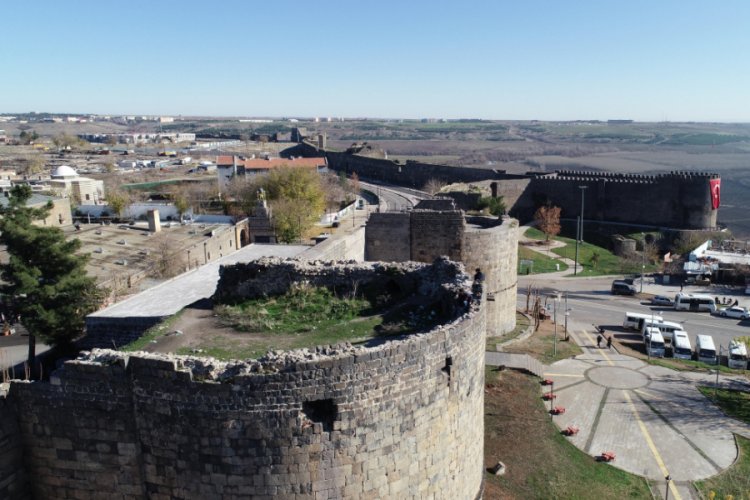 Diyarbakır surlarına sahip &ccedil;ıkma &ccedil;ağrısı yaptı