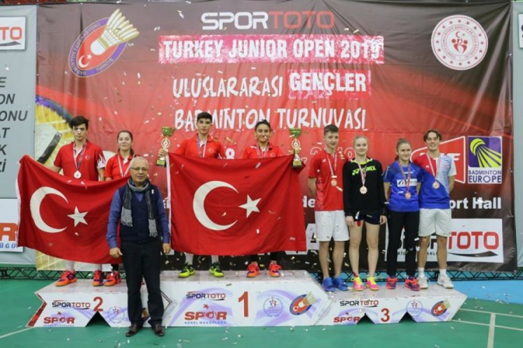 Uluslararası Gen&ccedil;ler Badminton Turnuvası sona erdi