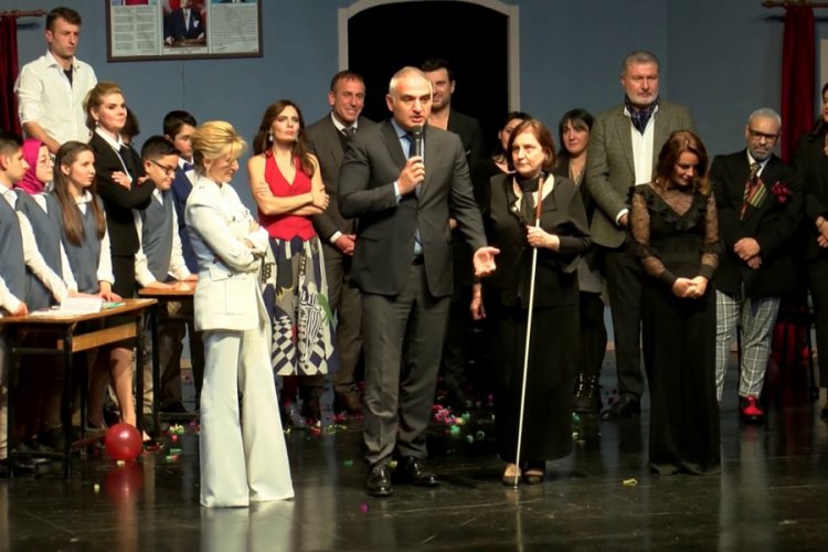 Hababam sınıfı parıltıyla oyunu sahnelendi