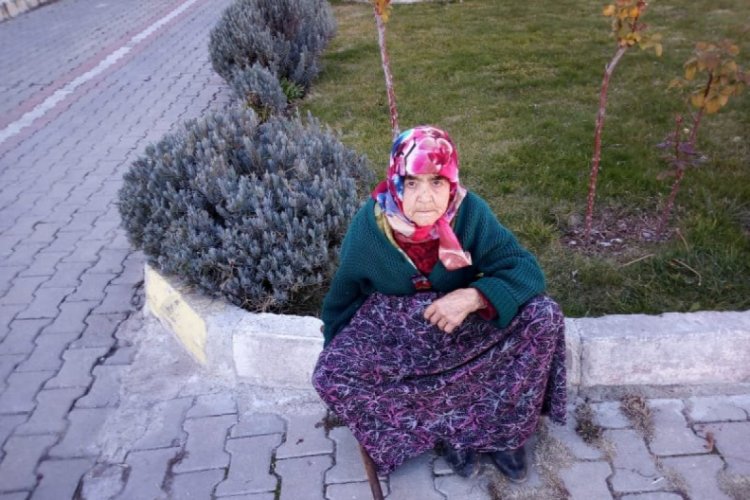 Eşini kaybetti, evi yandı! Şimdi yarı fel&ccedil;li sokakta kaldı