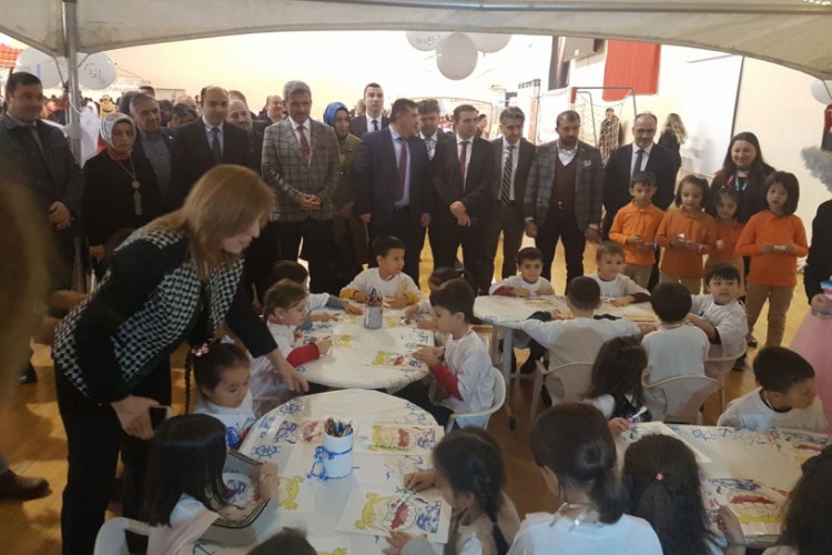 &Ouml;ğrencilere diş macunu ve fır&ccedil;a verildi
