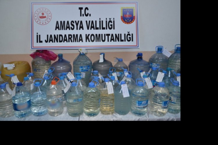 Jandarma litrelerce ka&ccedil;ak alkol ele ge&ccedil;irdi