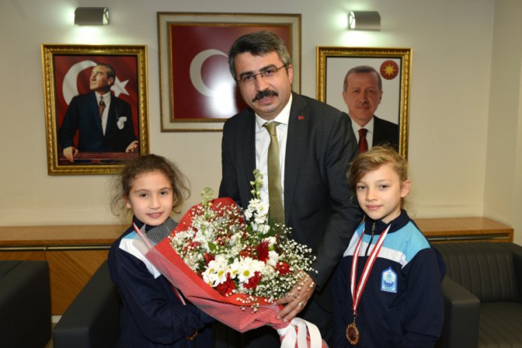 Bursa Yıldırım Belediye Başkanı Yılmaz şampiyonları ağırladı