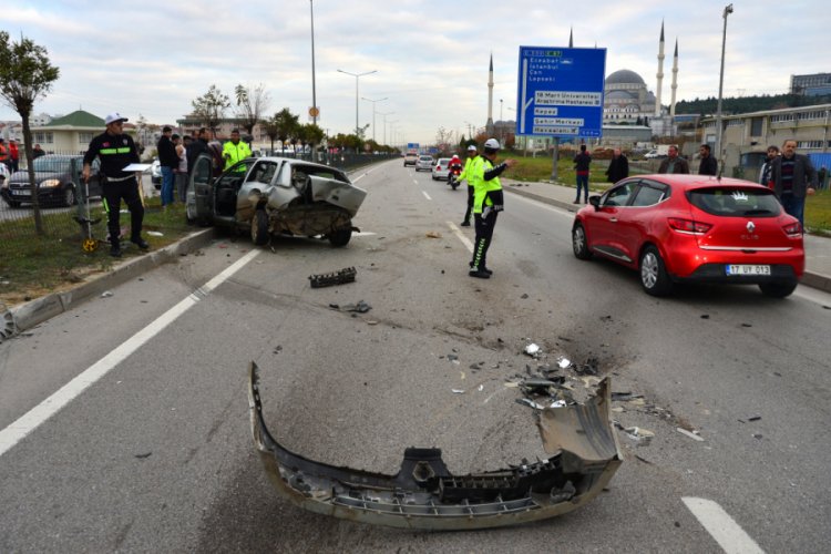 &Ccedil;anakkale'de trafik kazası: 3 yaralı