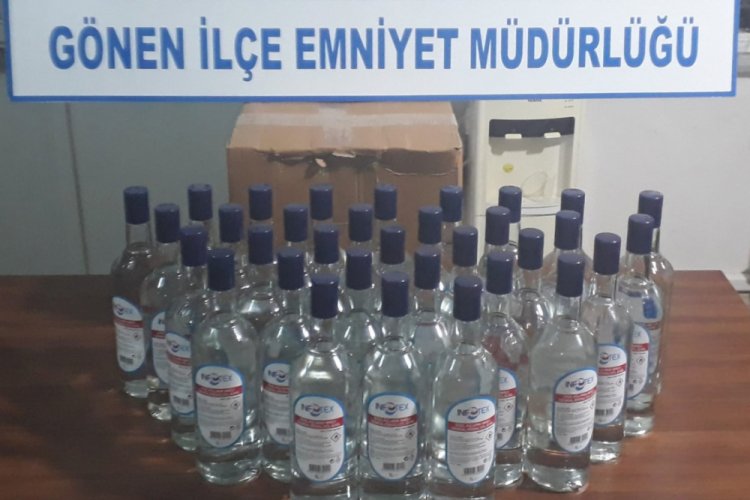 Operasyonlarda 33 şişe ka&ccedil;ak i&ccedil;ki de ele ge&ccedil;irildi