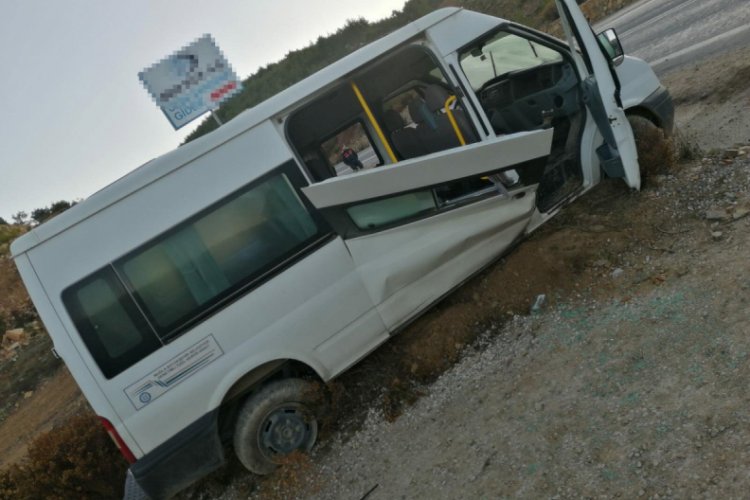İş&ccedil;i servisi istinat duvarına &ccedil;arptı