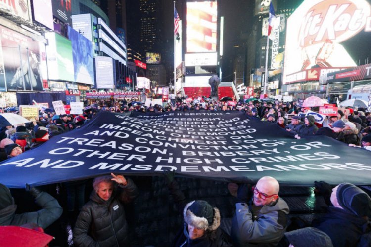 Binlerce kişi Trump i&ccedil;in eylem yaptı