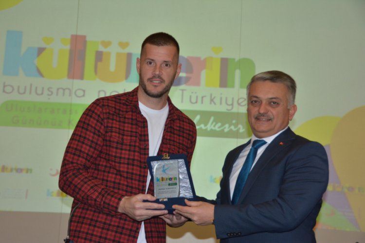 Balıkesirspor kalecisi Vukovic'e "Kırlangı&ccedil;" &ouml;d&uuml;l&uuml;