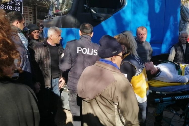 Tırın altında kaldı, ayağı kırıldı