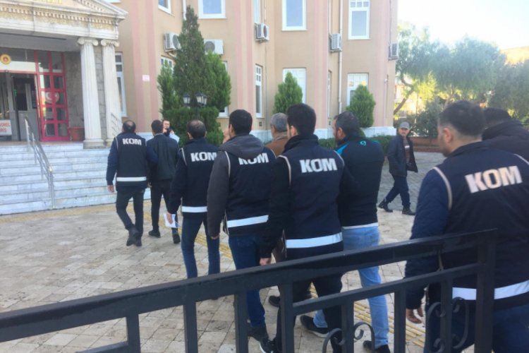 G&ouml;&ccedil;men ka&ccedil;ak&ccedil;ılığı operasyonunda yakalananlar tutuklandı