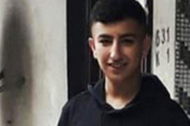 Okul &ccedil;ıkışında bı&ccedil;aklanarak &ouml;ld&uuml;r&uuml;ld&uuml;