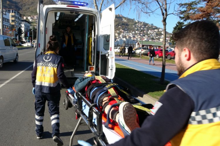 Otomobil, bisikletli s&uuml;r&uuml;c&uuml;ye &ccedil;arptı