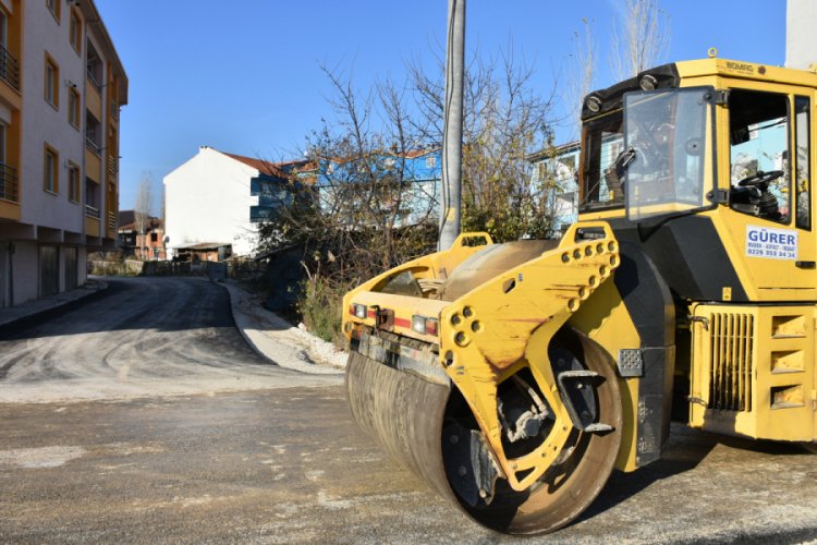 Bursa Gemlik'te bir g&uuml;nde 750 ton asfalt d&ouml;k&uuml;ld&uuml;