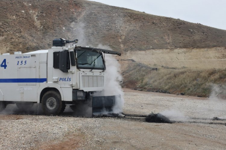 Kadın polisler ilk kez TOMA kullandı