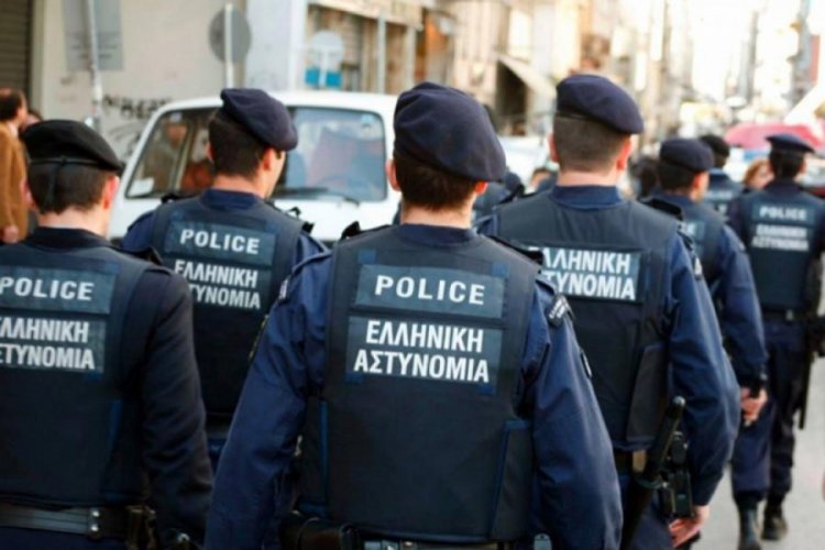 Bebeğini &ccedil;&ouml;p konteynerinde atan anne yakalandı