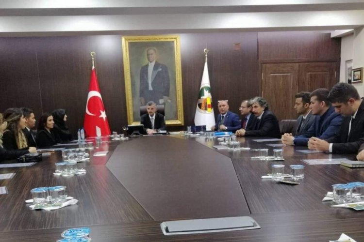 Vali Bektaş &ouml;ğretmenleri &ouml;d&uuml;llendirdi