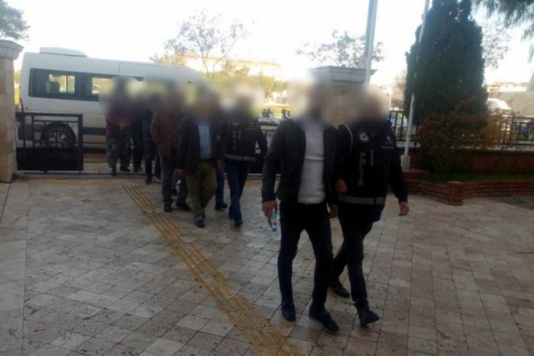 G&ouml;&ccedil;men ka&ccedil;ak&ccedil;ılığı operasyonu ş&uuml;phelilerinden 4'&uuml; tutuklandı