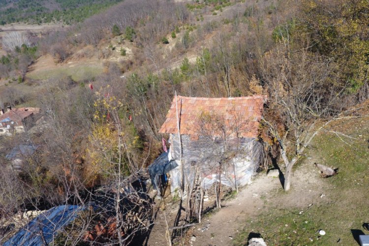 Naylon barakada yaşam savaşı veriyor