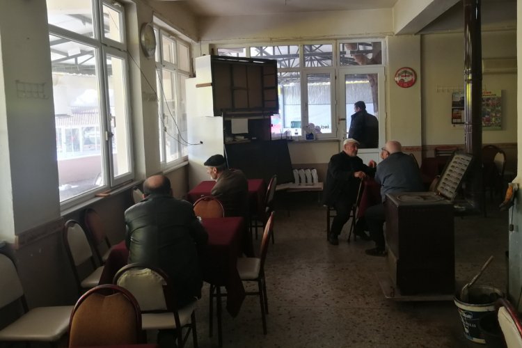 Bursa'da hırsızlar k&ouml;y&uuml;n 4 kahvesinden televizyonları &ccedil;aldı, k&ouml;yl&uuml;ler &ccedil;aresiz kaldı