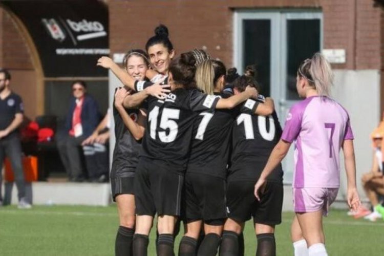 Sevgi &Ccedil;ınar: Bebeklerim değil, futbol toplarım vardı
